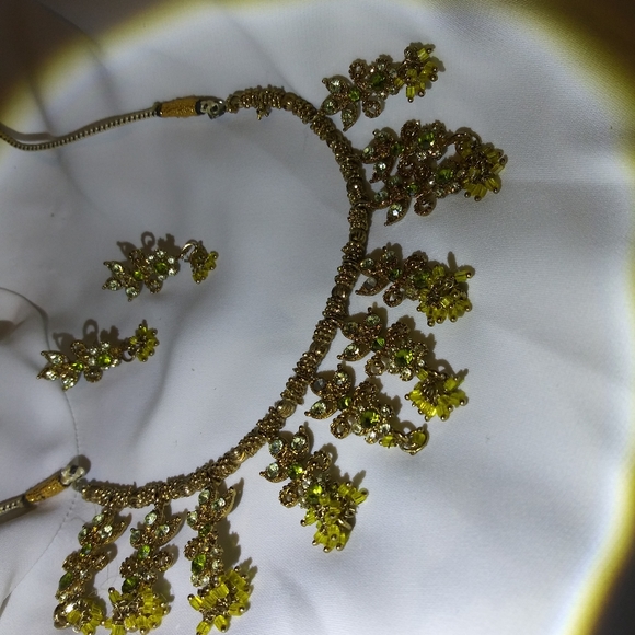 Vintage Adjustable Leaf Design Choker Set - Picture 3 of 10